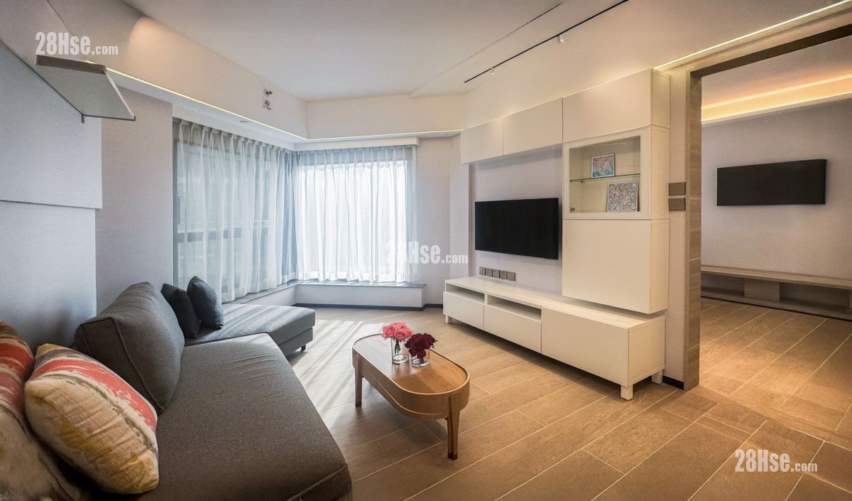Hotel Alexandra : Alexandra Suite - Dining RoomAlexandra Suite - Sitting Room Hotel Alexandra : Alexandra Suite - Dining RoomAlexandra Suite - Sitting Room